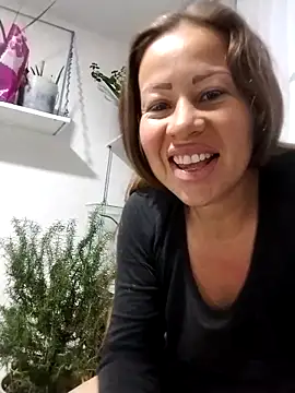 Snapshot of LaraCaliente chatting on October 11, 10:36 am LaraCaliente online show from October 11, 10:36 am