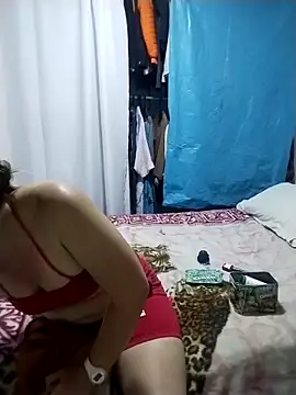 Snapshot of LaraCaliente chatting on October 25, 12:40 am LaraCaliente online show from October 25, 12:40 am