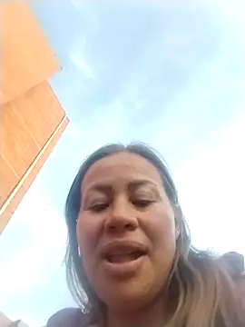 Snapshot of LaraCaliente chatting on October 28, 10:23 pm LaraCaliente online show from October 28, 10:23 pm