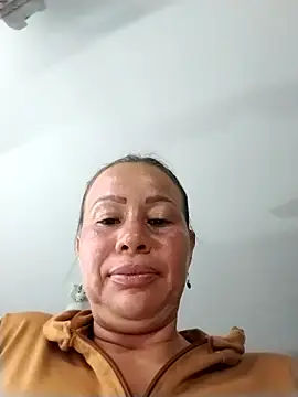 Snapshot of LaraCaliente chatting on November 15, 3:26 am LaraCaliente online show from November 15, 3:26 am