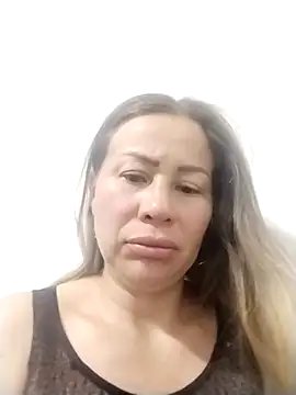 Snapshot of LaraCaliente chatting on November 25, 2:11 am LaraCaliente online show from November 25, 2:11 am