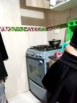 Snapshot of LaraCaliente chatting on January 10, 2:02 am LaraCaliente online show from January 10, 2:02 am