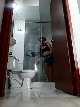 Snapshot of LaraCaliente chatting on January 12, 4:01 pm LaraCaliente online show from January 12, 4:01 pm