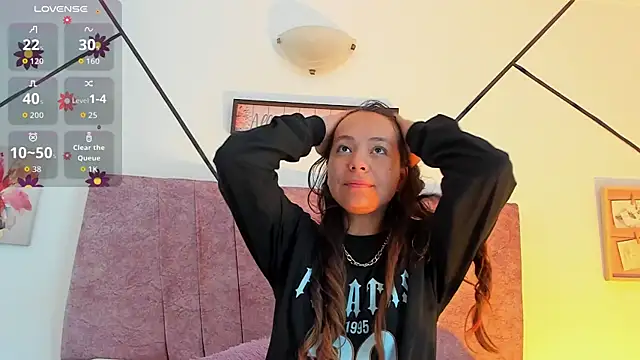 Julieta Lein online show from October 18, 1:45 pm