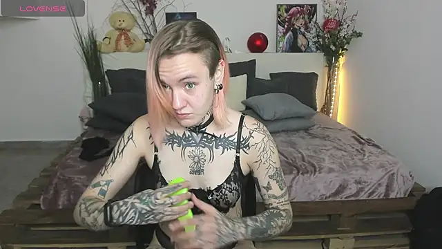 Snapshot of MonikaLowww chatting on September 22, 10:06 am MonikaLowww online show from September 22, 10:06 am