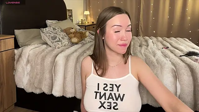 Snapshot of Amelia_Ray_ chatting on May 2, 11:32 pm Amelia Ray online show from May 2, 11:32 pm