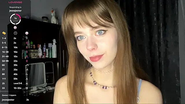 Snapshot of YourLittleElfie chatting on September 24, 3:26 pm YourLittleElfie online show from September 24, 3:26 pm