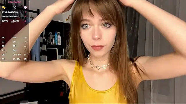 Snapshot of YourLittleElfie chatting on October 4, 3:32 pm YourLittleElfie online show from October 4, 3:32 pm