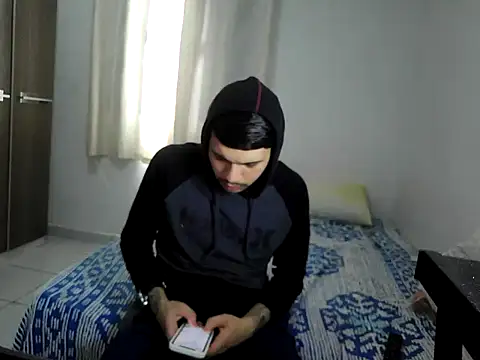 Snapshot of becmz chatting on November 14, 10:58 am becmz online show from November 14, 10:58 am