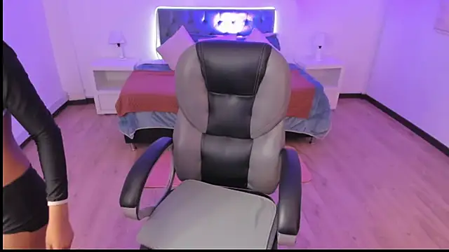 Snapshot of Sofia_collen_ chatting on December 4, 8:50 pm Sofia collen online show from December 4, 8:50 pm