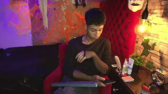 Snapshot of CoffeNaughty_nom chatting on November 4, 3:49 am CoffeNaughty nom online show from November 4, 3:49 am