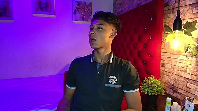 Snapshot of CoffeNaughty_nom chatting on November 12, 4:46 am CoffeNaughty nom online show from November 12, 4:46 am