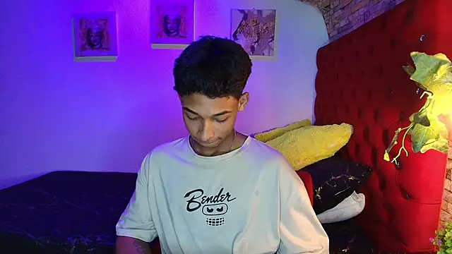 Snapshot of CoffeNaughty_nom chatting on November 15, 4:58 pm CoffeNaughty nom online show from November 15, 4:58 pm