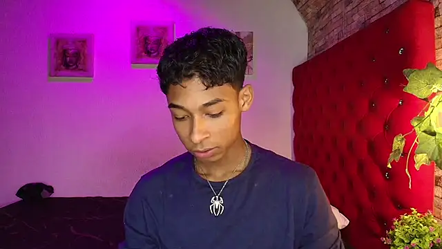 Snapshot of CoffeNaughty_nom chatting on November 21, 3:38 am CoffeNaughty nom online show from November 21, 3:38 am