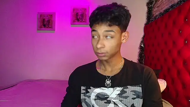 Snapshot of CoffeNaughty_nom chatting on November 23, 3:17 am CoffeNaughty nom online show from November 23, 3:17 am