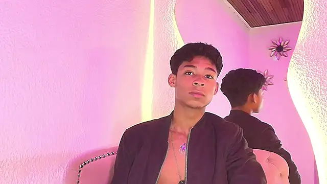 Snapshot of CoffeNaughty_nom chatting on December 5, 4:43 am CoffeNaughty nom online show from December 5, 4:43 am