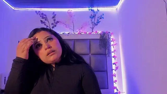 abbiecollins js online show from March 11, 4:07 am