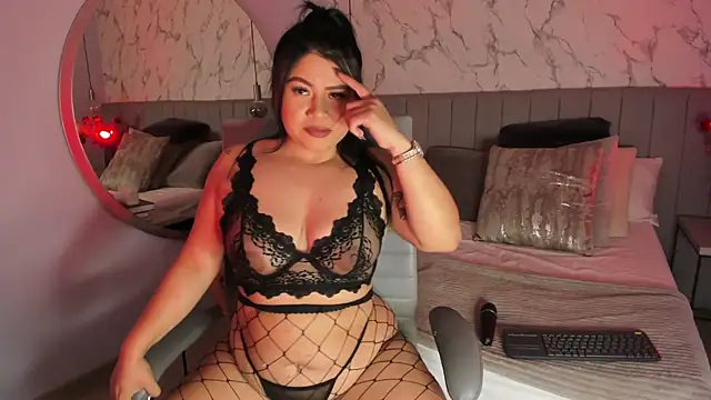 Snapshot of Amber_Santana chatting on February 20, 11:05 pm Amber Santana online show from February 20, 11:05 pm