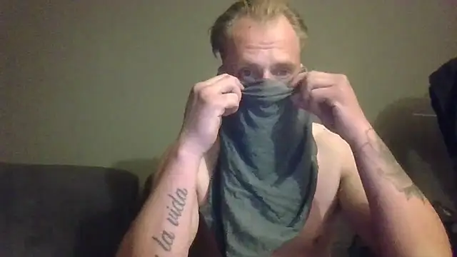 Snapshot of steef070 chatting on May 15, 11:12 pm steef070 online show from May 15, 11:12 pm