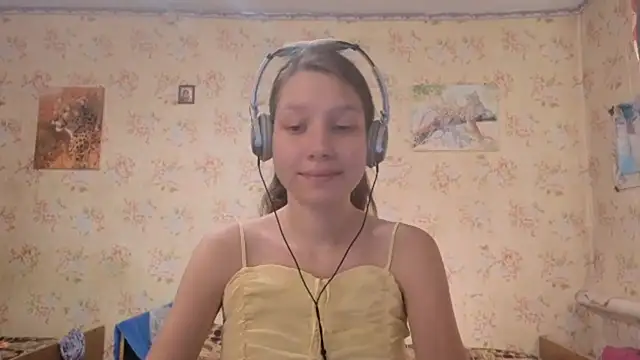 Snapshot of QutieDaSweet chatting on October 2, 7:15 am QutieDaSweet online show from October 2, 7:15 am