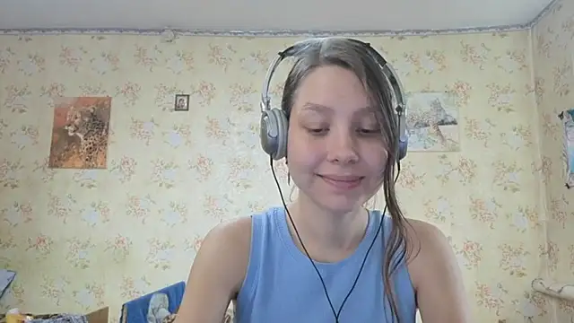 Snapshot of QutieDaSweet chatting on October 5, 6:34 am QutieDaSweet online show from October 5, 6:34 am