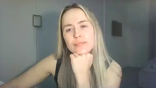 Snapshot of Frosian chatting on October 3, 9:56 pm Frosian online show from October 3, 9:56 pm