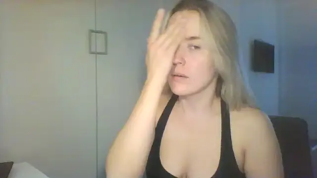 Snapshot of Frosian chatting on October 4, 10:02 am Frosian online show from October 4, 10:02 am