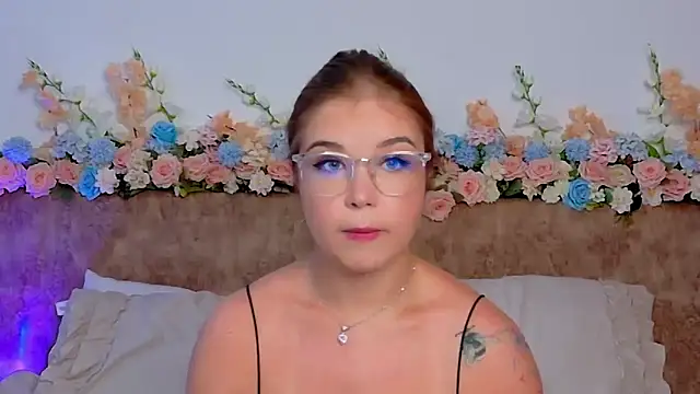 Lilith Bonheur online show from March 22, 1:53 am