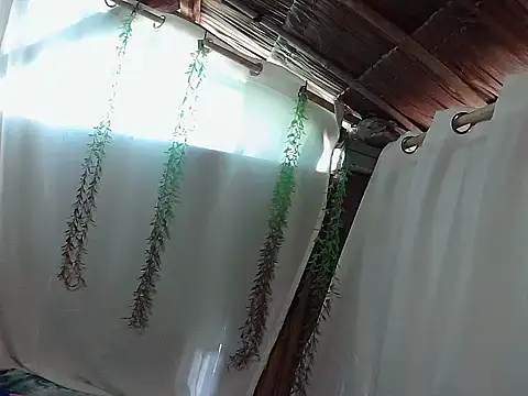 Snapshot of Huntrix2025 chatting on December 3, 12:40 am Huntrix2025 online show from December 3, 12:40 am