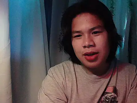 Snapshot of Huntrix2025 chatting on December 13, 10:04 pm Huntrix2025 online show from December 13, 10:04 pm