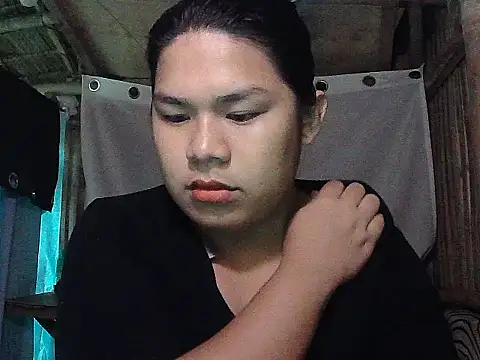 Huntrix2025 online show from April 7, 2:50 pm