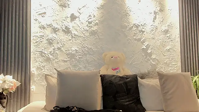 joselin rouse online show from April 15, 12:34 pm