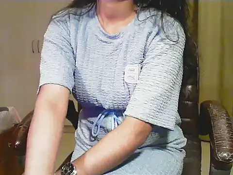 short girl  online show from January 11, 4:45 pm