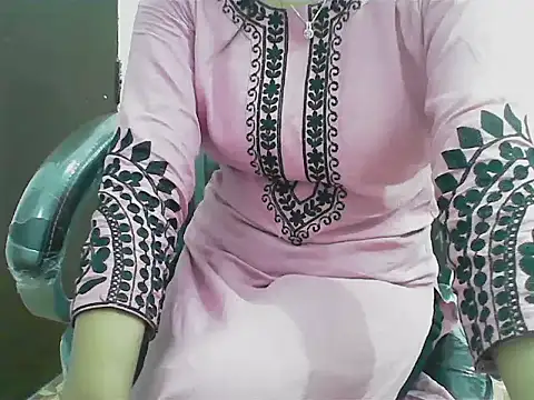 short girl  online show from March 19, 5:06 pm