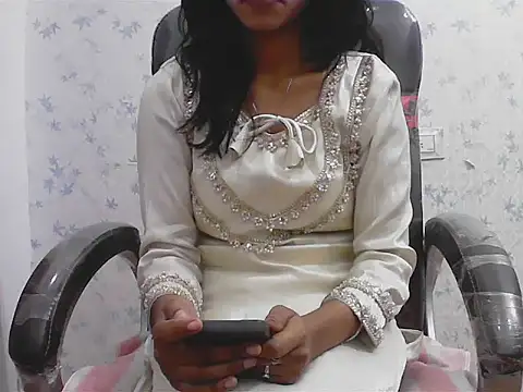 short girl  online show from April 10, 4:33 pm