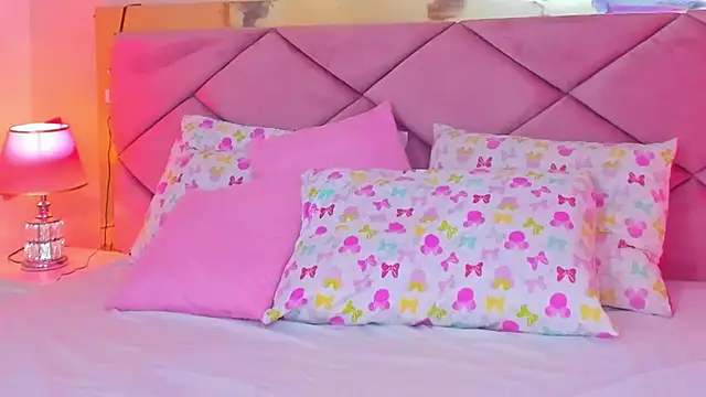 ChloeLaurentt online show from March 13, 8:37 pm