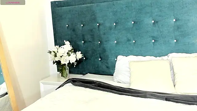 LiilyAdams online show from November 10, 8:19 pm