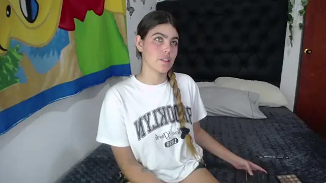 Snapshot of isabel_09 chatting on January 14, 3:01 am isabel 09 online show from January 14, 3:01 am