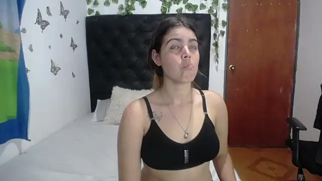 Snapshot of isabel_09 chatting on February 11, 3:00 am isabel 09 online show from February 11, 3:00 am