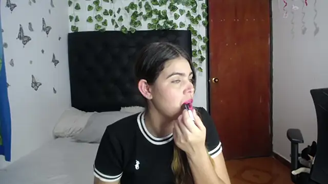 Snapshot of isabel_09 chatting on February 18, 3:02 am isabel 09 online show from February 18, 3:02 am