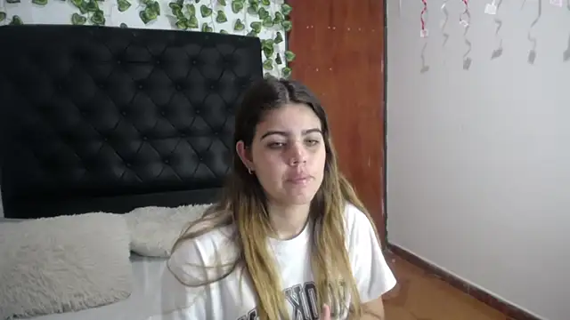 Snapshot of isabel_09 chatting on February 27, 7:03 pm isabel 09 online show from February 27, 7:03 pm