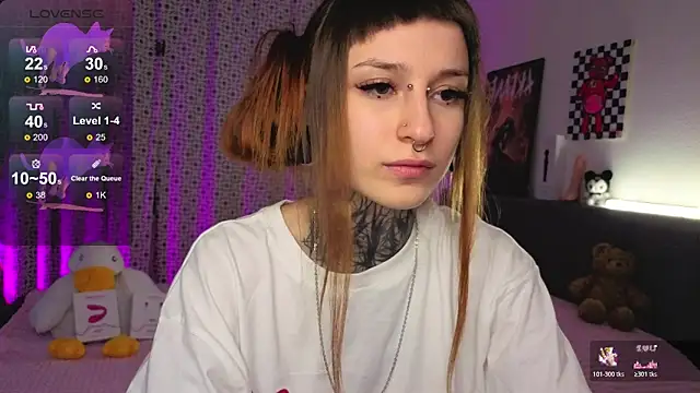 LilithPoison online show from November 1, 6:10 pm