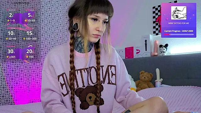 LilithPoison online show from March 8, 6:01 pm