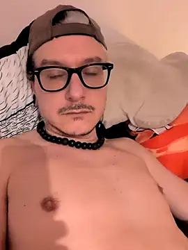 Snapshot of cruiserpup chatting on November 29, 1:03 pm cruiserpup online show from November 29, 1:03 pm