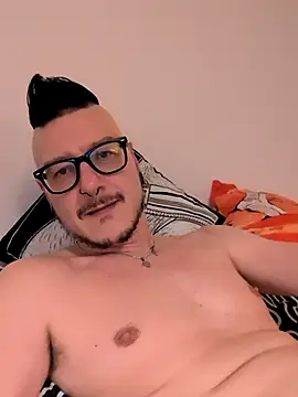 Snapshot of cruiserpup chatting on December 22, 6:38 pm cruiserpup online show from December 22, 6:38 pm