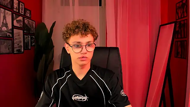 Snapshot of NathanCurl chatting on November 7, 10:59 am NathanCurl online show from November 7, 10:59 am