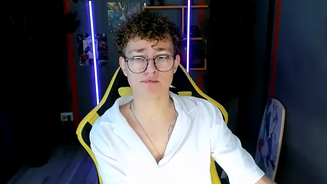 Snapshot of NathanCurl chatting on November 14, 6:56 am NathanCurl online show from November 14, 6:56 am