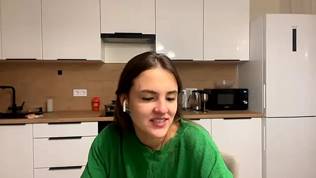 FavorLeila online show from October 8, 2:04 pm
