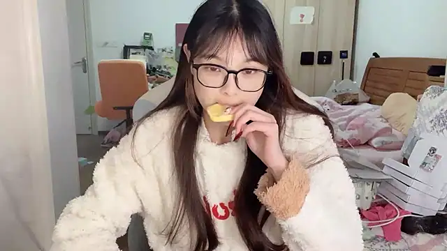 Akong11 online show from December 19, 1:12 am