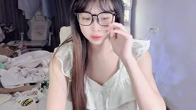 Akong11 online show from July 6, 2:14 pm